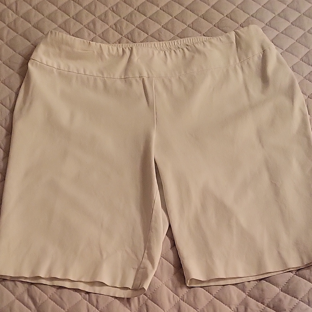 Crown & Ivy Women's Cream Bermudas